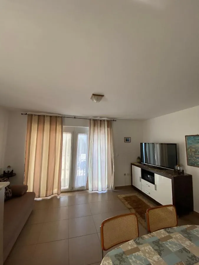 Apartment Apartmani Sara Omisalj
