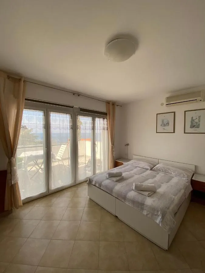 Apartment Apartmani Sara Omisalj